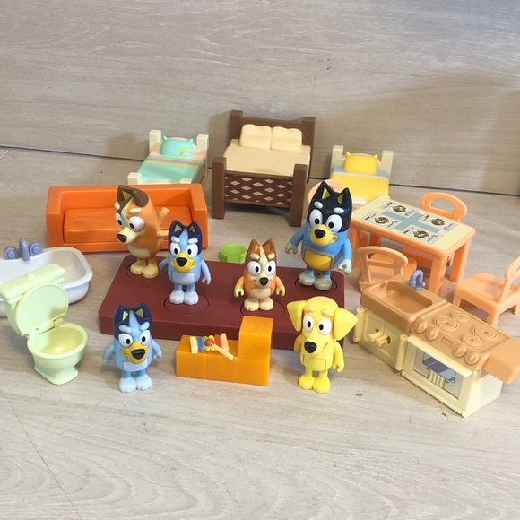 Other - Bluey playset and figures Please Read